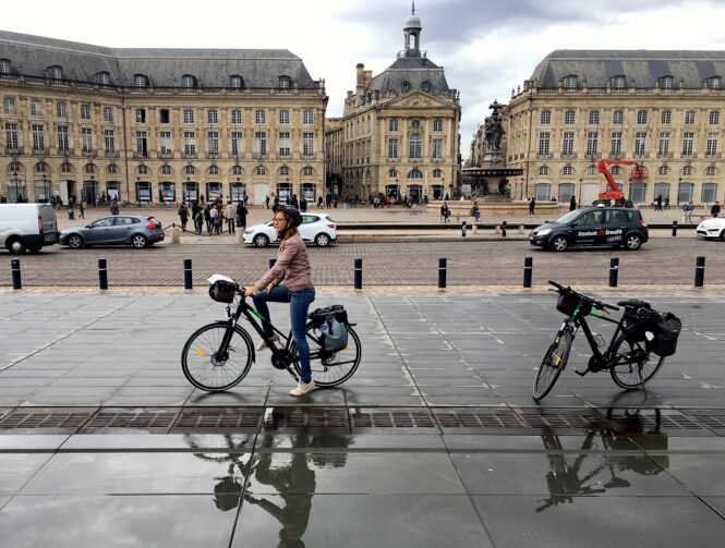 Transportation and Getting Around - cycling in Bordeaux